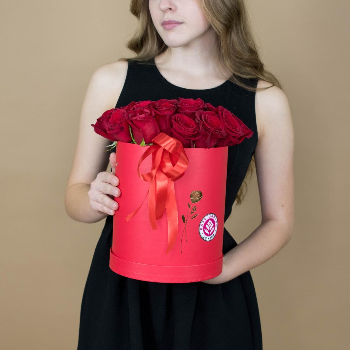 Розы красные в шляпной коробке (Артикул  1976)