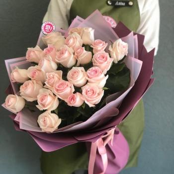 Бело-розовые розы 60 см (Россия) артикул  309168